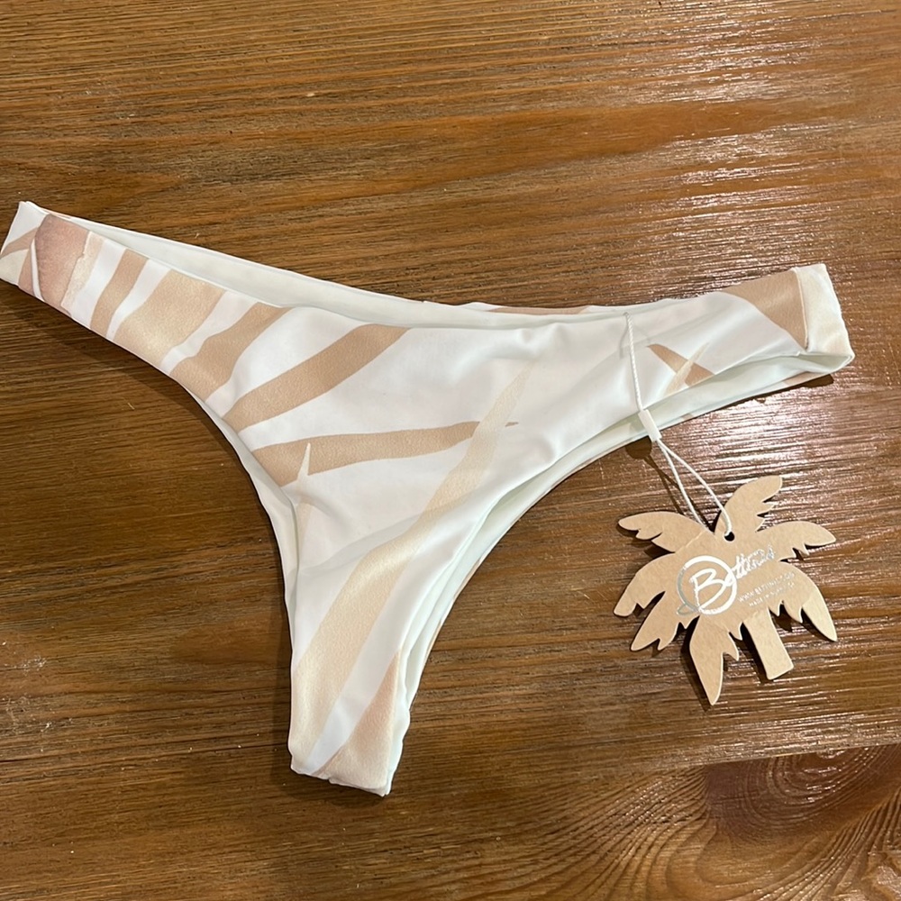 NWT Bettini’s Cheeky Bottoms